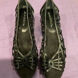 Aerosols Black Woven Cut Out Pumps, Size 9.